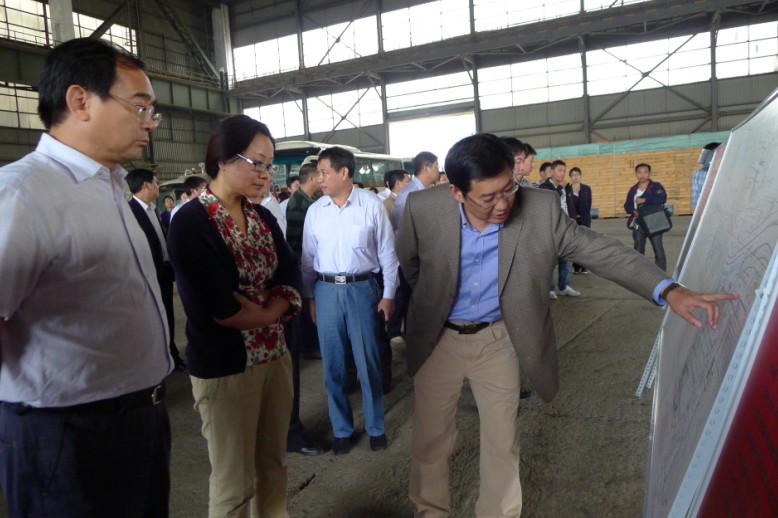 济源市委常委、市纪委书记徐家平带领全市工业企业转型升级观摩团来我公司参观