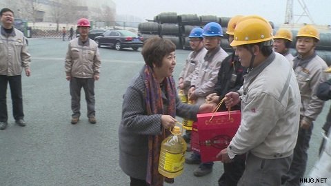 济源市总工会党组书记王爱竹到冰球突破app下载慰问