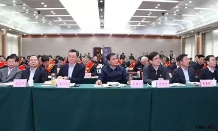 李玉田董事长荣获河南省劳模助力脱贫攻坚“十大领军人物”荣誉称号