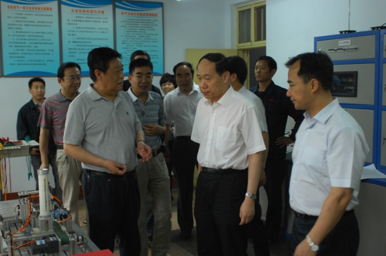 河南省总工会党组书记、副主席李建庄来我公司调研