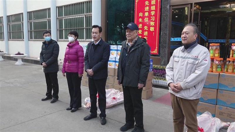 副市长王笑非来冰球突破app下载走访慰问